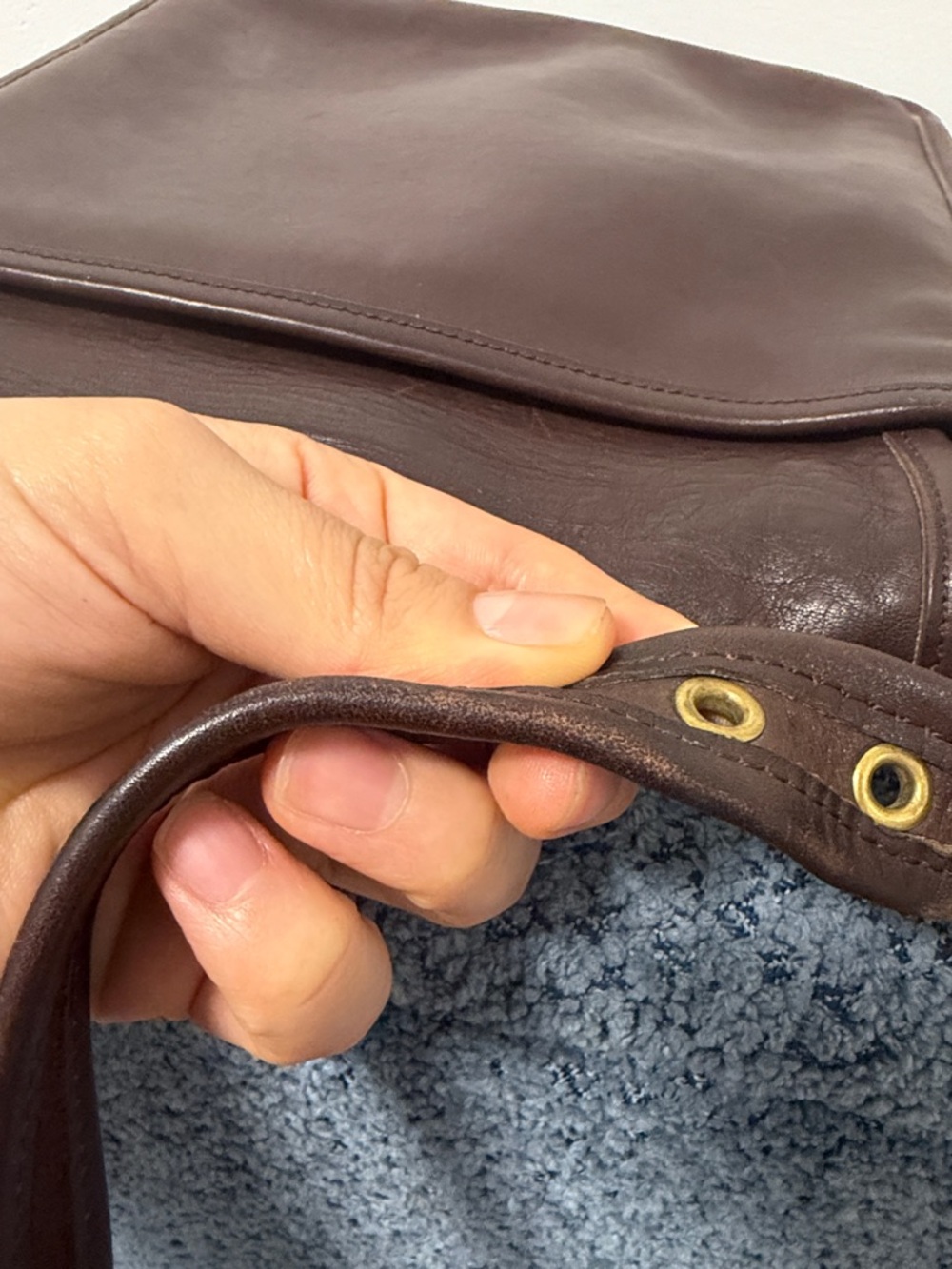 Coach Dark Brown Leather Messenger Bag with Gold Hardware vintage - Picture 10 of 15